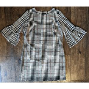 Violet B Woman's Houndstooth W/ Red Accent Dress Size 1X Stretch Bell Sleeves.